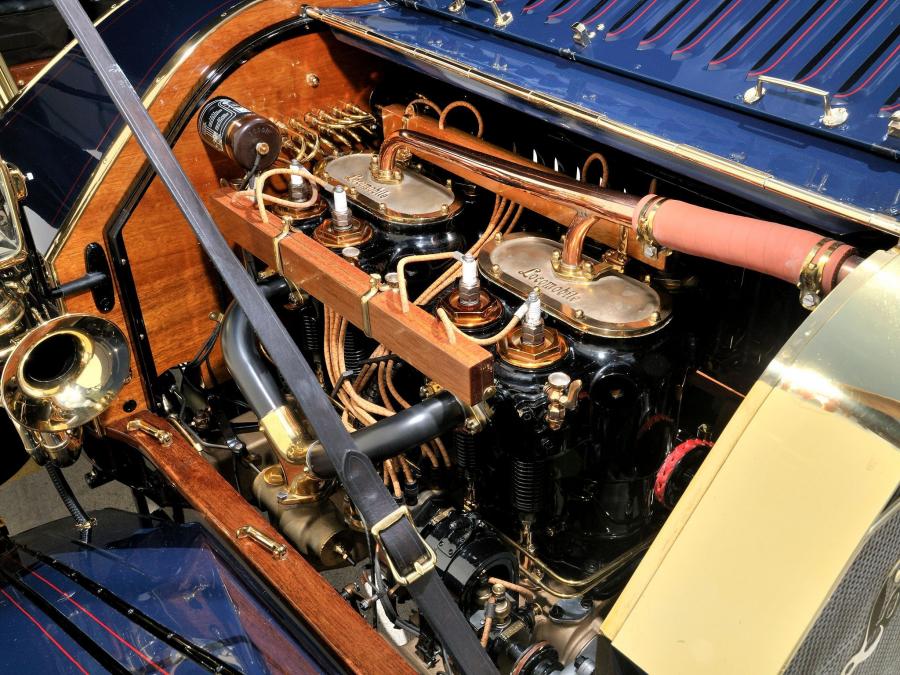 Моторный отсек Locomobile Model 40 Baby Tonneau 1909 года  (фото 4 из 7)